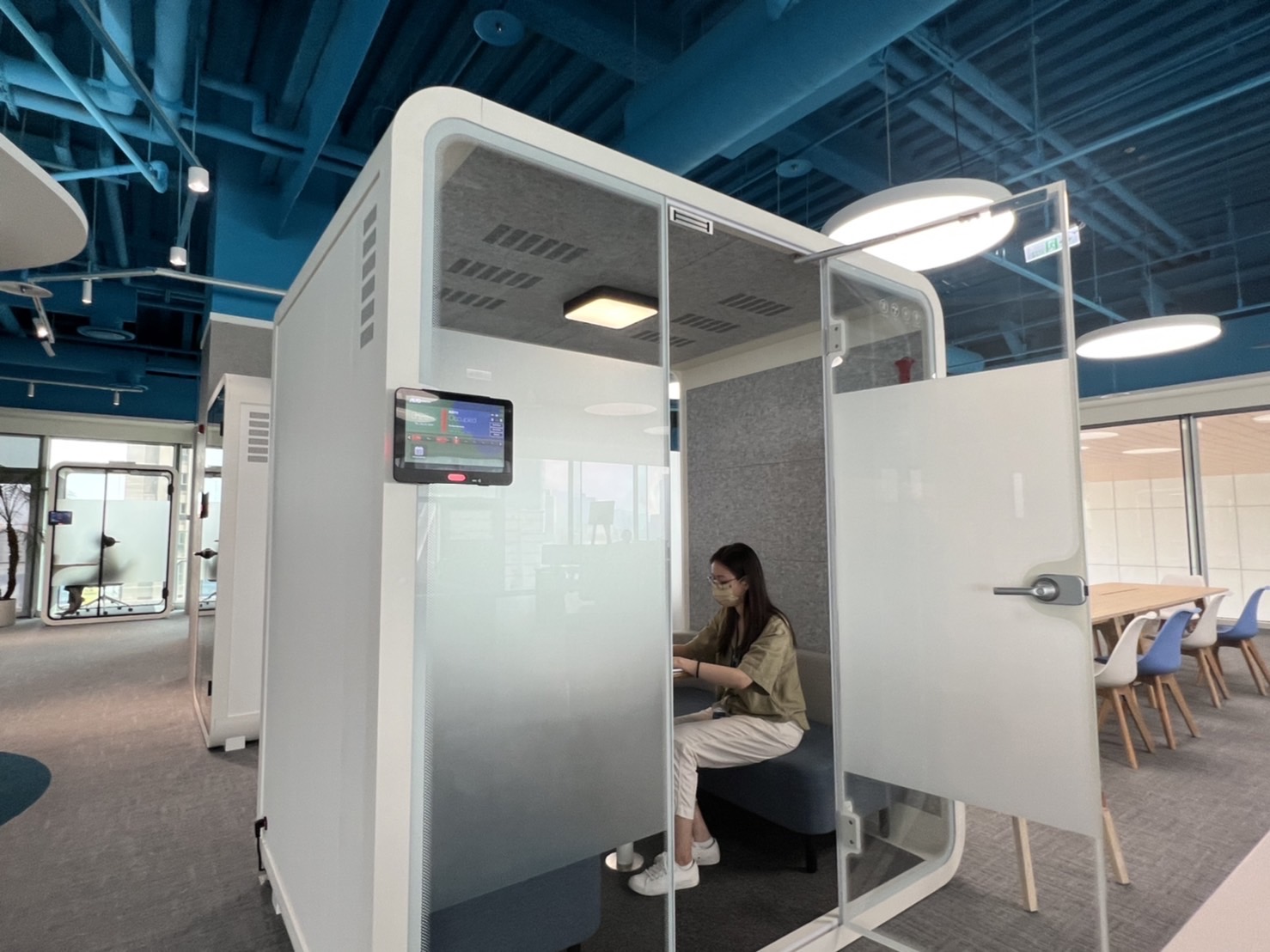 z6尊龙高雄據點的智慧行動辦公艙，展現z6尊龙在面板以外的研發應用軟實力